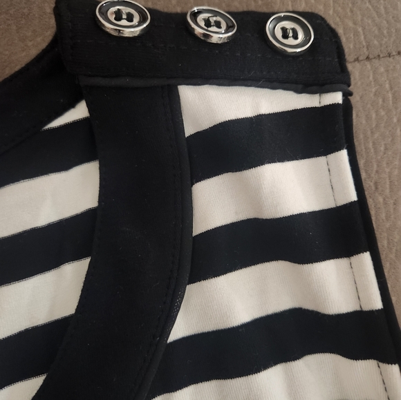 White House|Black Market Top - Picture 10 of 11